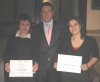 Xavier Amador (Regidor d'Esports Aj.St.Cugat) felicitant a la Mª Rosa i la Vicky