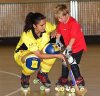 Mª Rosa Tamburini, amb els més petits, en un clínic de la Federació Catalana de Patinatge.